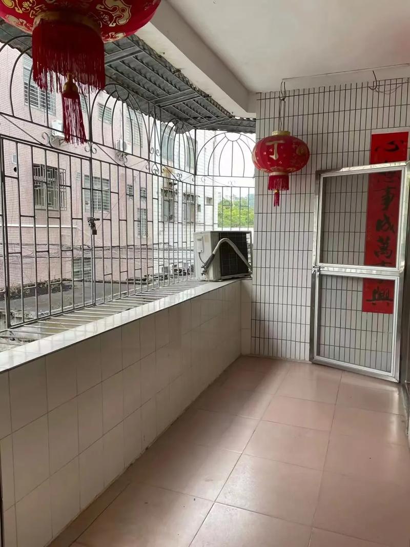 房屋二楼外的圆盘