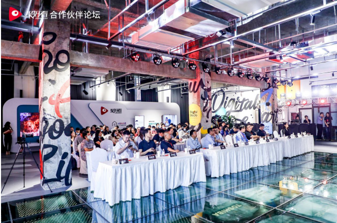 社交互动:携手伙伴,共赴冒险