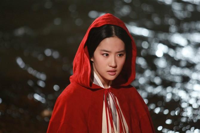 对于电影《铜雀台》和刘亦菲的表演,我们应该以客观、公正的态度去评价,电影是一种艺术形式,它通过影像、音乐和表演来传达情感和故事,而演员则是电影的重要组成部分,他们的表演能够给观众带来深刻的情感体验,我们应该关注电影的艺术价值和文化内涵,尊重演员的表演和努力,以健康的心态去欣赏和评价电影艺术。