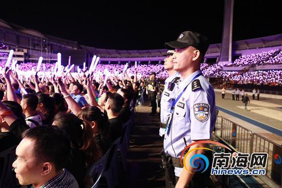 海口警方用《鸣潮》宣传消防安全这一举措,虽然画风鬼畜,但却有着深远的意义和价值,它不仅为消防安全宣传带来了新的活力和可能性,也展示了警方在工作中的创新精神和积极探索的态度,相信通过这样的创新宣传方式,能够让更多的人关注消防安全,提高自我保护意识和能力,为构建更加安全和谐的社会环境贡献力量,让我们以开放的心态和期待的目光,看待这样的创新尝试,共同见证社会在不断进步和发展过程中的更多精彩与可能,也希望这样的创新能够持续不断地涌现,为我们的生活带来更多的惊喜和启发。