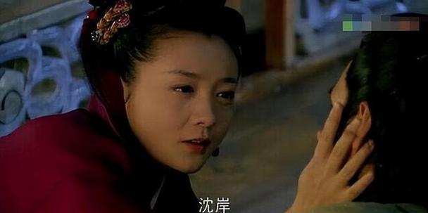 而对于那些依然在为名利所困的年轻人来说,周文菁的故事无疑是一个激励,她用自己的行动证明了,坚持原则、保持初心并不是一条容易走的路,但只要我们勇敢地走下去,就一定能够找到属于自己的舞台。