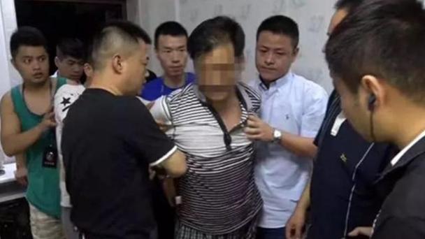 对于这起厦门小米专卖店被洗劫事件,警方已经介入调查,并展开追捕行动,我们希望警方能够尽快将犯罪分子绳之以法,为受害者讨回公道,我们也呼吁广大市民积极参与到预防和打击青少年犯罪的行动中来,共同为青少年的健康成长贡献力量。