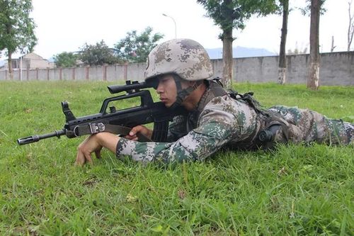 “射击需要绝对的稳定和耐心,每一次呼吸、每一个细微的动作都可能影响结果。”李松泰说道,“杨倩能在这样的压力下取得奥运冠军,真的太了不起了。”