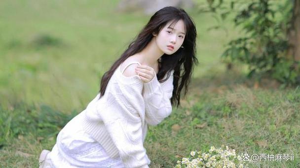 杨倩则回应道:“其实你们电竞选手也很不容易,在那么短的时间内要做出那么多反应和判断,而且团队的配合也至关重要。”