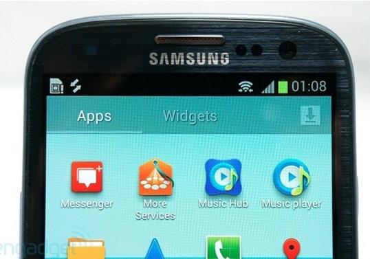 如果说iPhone 5代表了iOS阵营的巅峰,那么三星Galaxy S3则是Android阵营的佼佼者,这款手机在2012年凭借其4.8英寸Super AMOLED显示屏、1.4GHz四核处理器以及800万像素摄像头等高端配置,赢得了市场的广泛认可,Galaxy S3不仅性能强劲,而且设计时尚,尤其是其独特的鹅卵石造型和人性化的TouchWiz界面,为用户带来了全新的操作体验,我虽然没有长期使用过Galaxy S3,但短暂的上手体验让我感受到了其流畅的操作和出色的显示效果。