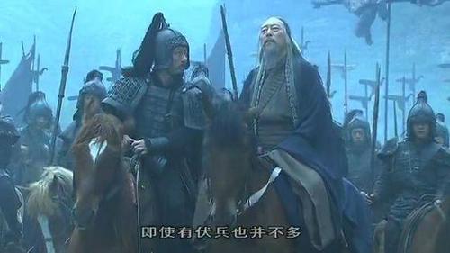 诸葛孔明深知司马懿的谨慎,于是巧设空城计,他独坐城头,悠然抚琴,城门大开,只有几名老弱残兵在清扫街道,司马懿率军而来,面对这看似毫无防备的城池,心中却涌起疑虑,他凝视着城头的孔明,思考着这背后是否隐藏着巨大的陷阱,他的脑海中飞速运转着各种可能,这看似简单的局面实则复杂无比,每一个细节都可能是致命的陷阱,每一个决定都关乎着万千将士的生死和国家的命运。