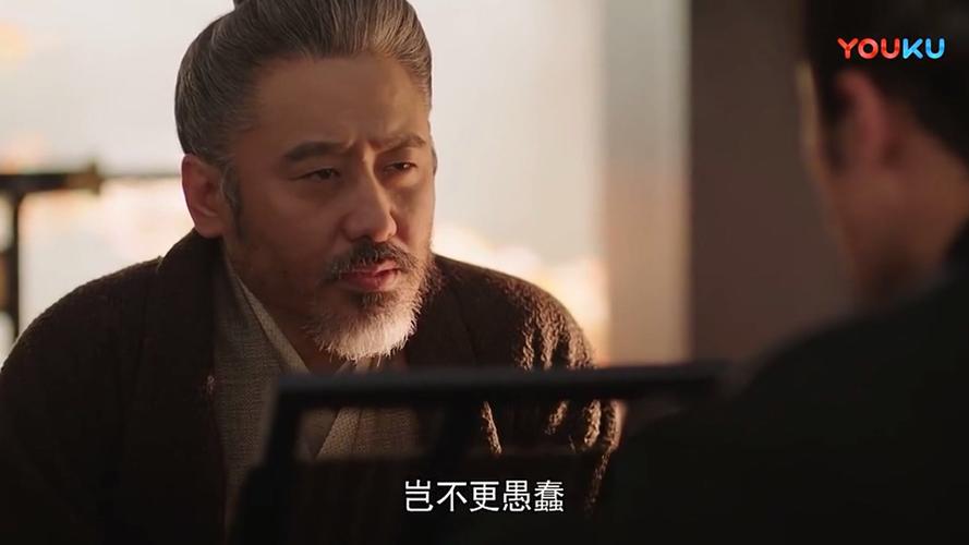 司马懿在犹豫良久后,最终选择了退兵,他不敢冒这个险,他深知孔明的智谋,担心贸然进城会中了圈套,而诸葛孔明也成功地守住了城池,赢得了这一局的胜利。