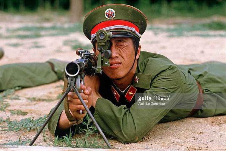 在一次激烈的战斗中,我明明看到敌人就在眼前,可当我准备攻击时,却发现自己的动作变得异常迟缓,仿佛我的大脑下达的指令被延迟了,队友们在一旁呼喊着我的名字,我却像是陷入了一个迷雾中,不知所措,我拼命地想要找回那种掌控感,但越是挣扎,越是感到无助。