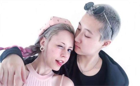 终于,在经历了无数次的考验与磨难后,吉娜姐妹来到了扭曲梦境的最深处,那里隐藏着她们梦寐以求的力量,当她们真正触碰到那份力量时,却发现它并非她们最初所想象的那样简单,原来,真正的“梦想成真”,并非仅仅是获得某种超能力或实现某个具体的愿望,而是在于这一路上所经历的成长、所收获的友情与爱情,以及那份无论遇到何种困难都不轻言放弃的坚韧精神。