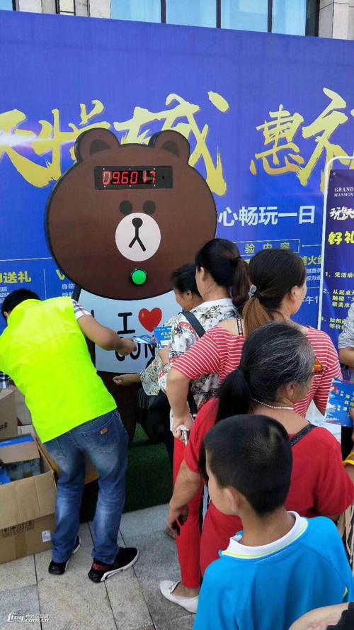 除了任务和挑战,暑期特别活动还为玩家们准备了丰富多样的奖励,从珍贵的道具到稀有的装备,从华丽的时装到独特的纪念品,每一个奖励都让玩家们心动不已,这些奖励不仅可以帮助我们在游戏中更好地发展,还可以让我们的女武神们变得更加美丽和强大,通过参与活动,玩家们还有机会获得限定的女武神夏日皮肤,让我们的女武神们在这个夏天绽放出最耀眼的光芒。