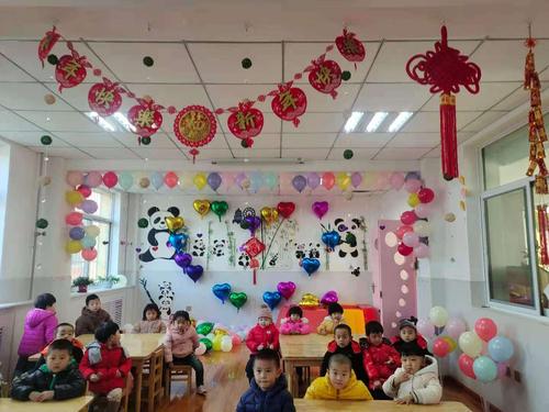 当全新赛季的钟声敲响,玩家们怀着激动与期待的心情涌入游戏,新赛季带来的不仅仅是简单的更新,而是一次全面的升级与变革,游戏场景在原有基础上进行了精心打磨,每一处细节都更加逼真,无论是荒野中的草丛、树木,还是废弃的建筑、道路,都仿佛在诉说着生存的艰难与挑战,这种高度还原的场景让玩家们仿佛置身于一个真实的荒野世界,每一次行动都充满了未知与刺激。