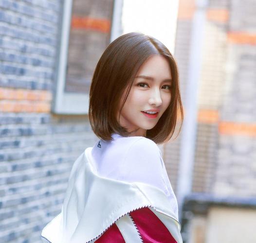 《英雄联盟》美女解说Miss私密写真曝光的事件给我们敲响了警钟,提醒我们要加强对于个人隐私权的保护,自觉遵守网络道德规范,共同维护网络空间的和谐与稳定,我们也应该以更加开放、包容的心态看待网络文化,倡导健康、文明的网络环境,让网络成为我们生活的一部分,而不是伤害他人的工具。