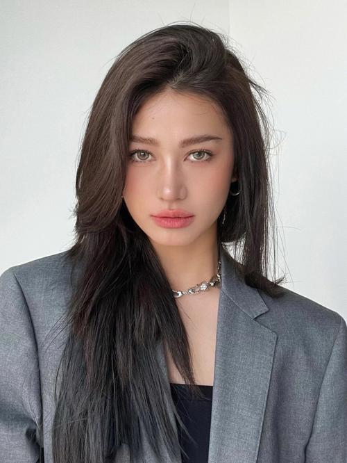 第一章:混血之美,独特韵味
