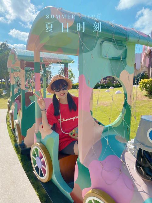 与朋友们一起挑战夏日限定关卡,更是增添了许多乐趣,我们可以互相竞争,比较谁的分数更高,谁的通关速度更快,也可以互相帮助,分享过关的技巧和经验,这种互动不仅增进了我们之间的感情,还让游戏变得更加有趣和富有挑战性。
