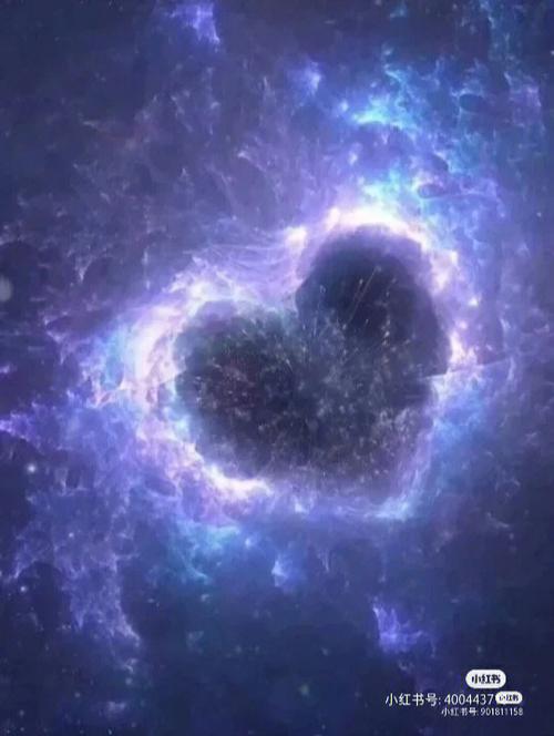 在娱乐圈的浩瀚星空中,总有一些事件如同突如其来的风暴,瞬间席卷整个行业,留下深刻的印记,2008年初春的“艳照门”事件,无疑是其中最为震撼人心的一页,它不仅触及了公众对于隐私保护的敏感神经,更让几位当红明星——陈冠希、张柏芝、阿娇(钟欣潼)等人,一夜之间从聚光灯下的宠儿变成了舆论的风口浪尖,五年时光荏苒,回望这段阴霾笼罩的日子,他们各自经历了怎样的心路历程,又是如何在阴影下寻找光明,实现重生与蜕变的呢?