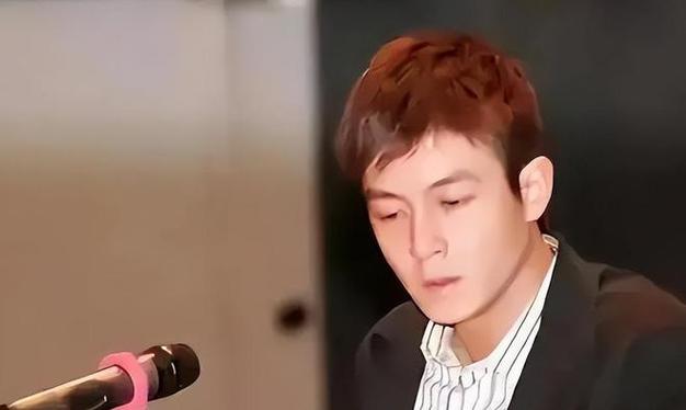 作为“艳照门”事件的中心人物,陈冠希的职业生涯几乎一夜之间跌入谷底,面对铺天盖地的指责与质疑,他选择了暂时退出娱乐圈,远赴海外,用长时间的沉默与自我反省来面对这场风波,这五年间,陈冠希没有消失在公众视野之外,而是以一种全新的姿态回归——他创立了自己的潮牌,成为时尚界的佼佼者,用实际行动证明了自己的才华与商业头脑,更重要的是,他学会了如何以更加成熟和负责任的态度面对生活,公开道歉并承担后果,赢得了部分公众的谅解与尊重,陈冠希的故事,是对“跌倒后重新站起”最生动的诠释。