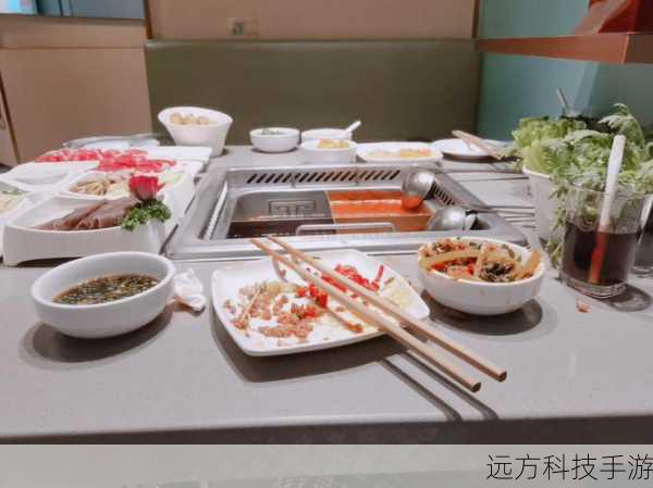 海底捞的双面人生,庆生与吵架同框,网友热议人类悲欢不相通