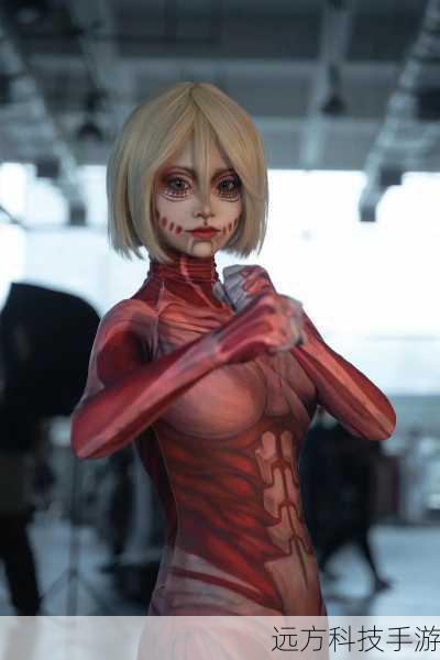 几近全裸的震撼,进击的巨人女巨人亚妮高还原COS背后的艺术探索与边界考量
