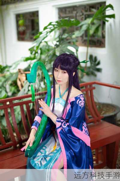 穿越云隐,梦回仙四,柳梦璃Cos之美艳绽放,娇艳妩媚间半露美腿