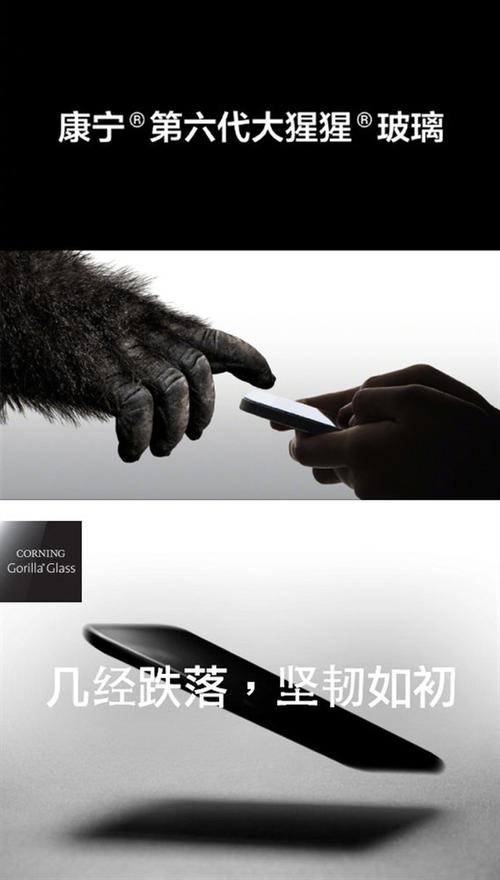 正面配备了一块大猩猩2代玻璃,不仅提升了屏幕的抗刮擦能力,还使得手机在摔落时更加耐摔,屏幕下方是Windows Phone 8的标志性按键布局,简洁明了,操作便捷。