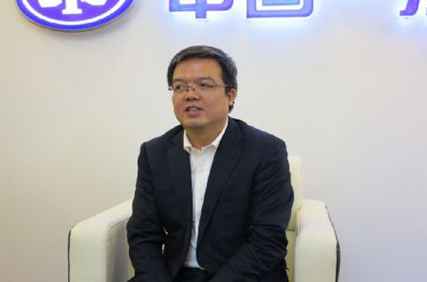 现场气氛热烈而有序,记者们的问题一个接一个,唐文杰经理的回答也愈发精彩,他不仅展示了多彩科技在笔记本电脑领域的深厚实力,更表达了对未来发展的坚定信心。