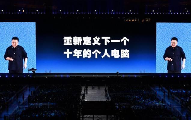 随着发布会的深入进行,现场的消费者们也对多彩笔记本电脑表现出了浓厚的兴趣,许多消费者在听了唐文杰经理的详细介绍后纷纷表示要购买样机,然而遗憾的是,由于展会开始仅仅两天时间,参加本次展会的样机已被预定一空,尽管如此,消费者们依然对多彩笔记本电脑充满了期待和信心。