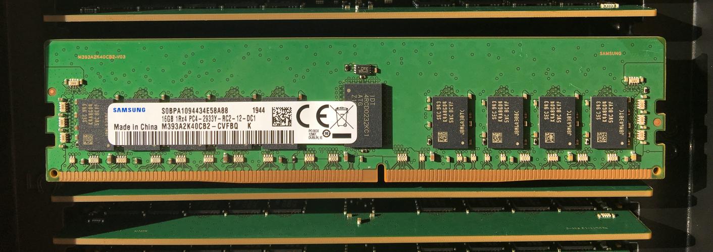 在存储方面,三星R429-DS0M配备了1GB DDR3 1066MHz内存,虽然基础配置的内存容量较小,但最大支持扩展至8GB,用户可根据实际需求进行升级,硬盘方面,该笔记本采用了320GB 5400转SATA机械硬盘,虽然容量和速度在当今看来略显不足,但对于大多数学生用户而言,已足够满足日常存储需求,该笔记本还内置了DVD刻录光驱,支持DVD SuperMulti双层刻录,方便用户进行光盘数据的读写和备份。