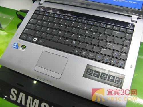在输入设备方面,三星R429-DS0M采用了触摸板作为主要的输入方式,触摸板表面光滑、反应灵敏,支持多点触控和手势操作,为用户提供了便捷的操作体验,该笔记本还配备了全尺寸键盘和独立的数字小键盘区域,方便用户进行文字输入和数据处理。