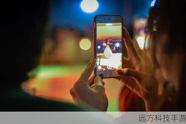 “拍一拍”最直接的功能是提醒用户有人找,在快节奏的生活和工作中,人们常常因为各种原因未能及时回复消息,使用“拍一拍”功能可以以一种轻松且不显突兀的方式提醒对方查看消息,无论是个人聊天还是群聊,双击对方头像后,对方手机会收到震动提示,同时聊天界面会显示“你拍了拍XXX”,从而有效吸引对方的注意。