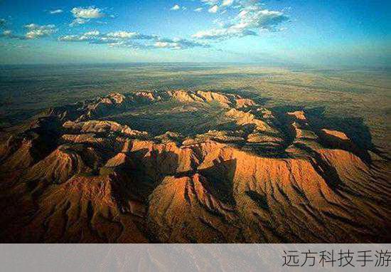 到达星之峰入口后,我们会发现这里的地形较为复杂,有陡峭的山峰、深邃的洞穴和神秘的遗迹,开始探索吧!沿着山路前行,注意躲避滚落的石头和突然出现的怪物。