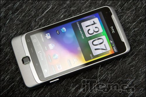 作为智能手机的重要组成部分,摄像头的表现自然不容忽视,HTC One E8时尚版搭载了高性能的摄像头模组,无论是拍照还是录像都能轻松应对,在高清图片的展示下,我们可以清晰地看到摄像头模组的设计细节,包括镜头表面的镀膜处理、传感器的大小以及周围的装饰环等,这些细节不仅提升了手机的整体美感,更保证了摄像头在复杂光线环境下的出色表现。