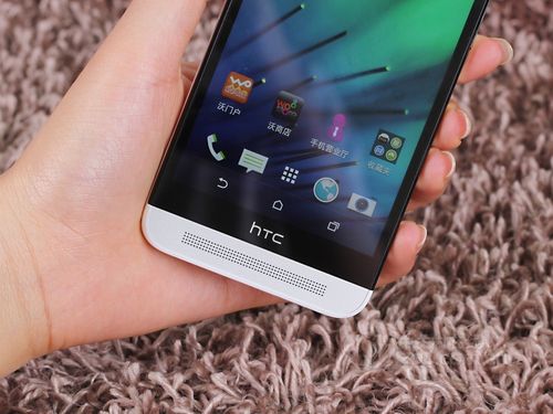 让我们来欣赏一下HTC One E8时尚版的背部设计,这款手机背部采用了独特的材质和工艺处理,不仅提升了手机的握持感还赋予了其独特的视觉效果,在高清图片的呈现下,我们可以清晰地看到背部纹理的细腻程度和色彩的饱和度,背部的摄像头模组和指纹识别模块也经过了精心设计,既保证了功能的实用性又提升了整体的美观度。