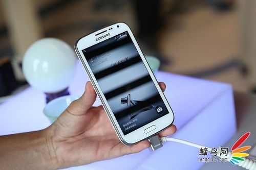 三星GALAXY K zoom在用户体验上也下足了功夫,手机界面简洁明了,操作流畅,即便是初次使用的用户也能快速上手,相机启动速度快,拍摄响应迅速,让用户不会错过任何精彩瞬间,手机还支持多种智能功能,如智能休眠、智能暂停等,进一步提升了用户体验。