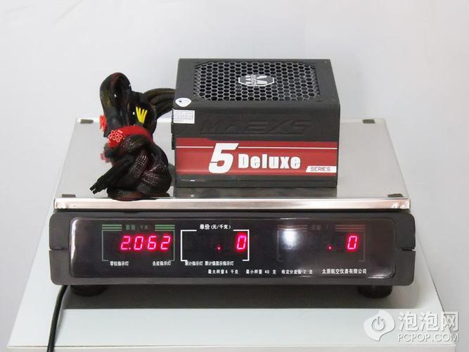 高效能的背后,是玛侕斯对电源技术的不断深耕与创新,该电源内部采用了主动式PFC(功率因数校正)、双管正激、12V同步整流和5V、3.3V DC-DC输出结构等先进技术,这些技术的完美结合,使得电源在转换效率上达到了一个新的高度,玛侕斯还通过优化电路设计、精选高品质元器件等手段,进一步提升了电源的能效比,确保了电源在长时间高负载运行下的稳定性和可靠性。