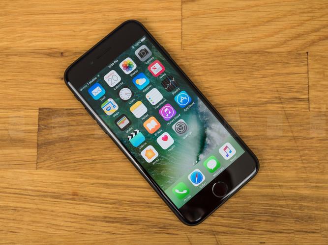 苹果Plus通常指的是iPhone Plus系列,这是苹果公司在iPhone产品线中推出的一种大屏幕版本的手机,相比于普通的iPhone,Plus版本的手机在屏幕尺寸和分辨率上有了显著的提升,为用户带来了更加震撼的视觉体验,Plus版本的iPhone通常拥有更大的屏幕尺寸,如iPhone 15 Plus的屏幕尺寸为6.7英寸,而标准版的iPhone 15屏幕尺寸则为6.1英寸,这种屏幕尺寸的增加,不仅让用户在观看视频、浏览网页、玩游戏等场景下获得了更广阔的视野,还提升了整体的使用体验。