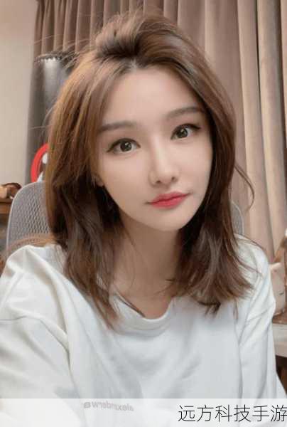 Miss 的直播内容丰富多样,涵盖了各种热门游戏,她不仅能够深入浅出地讲解游戏技巧和策略,还能在直播中展现出自己幽默风趣的一面。