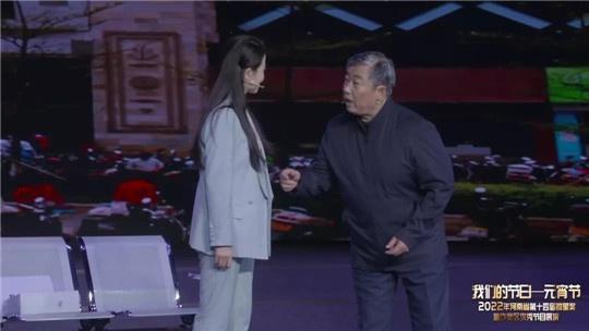 无论是在虚拟的网络世界还是现实的生活场景中,Miss 的直播都将继续吸引着广大观众的目光,她将继续用自己的热情和才华,为粉丝们带来更多的欢乐和感动。