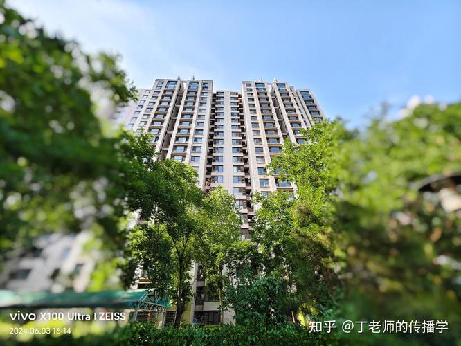 作为高清播放器的核心竞争力,画质表现自然是美利多768P的拿手好戏,它支持多种视频格式解码,包括常见的AVI、MP4、MKV等,以及高清格式如TS、TP等,确保用户能够轻松播放各类高清视频资源,更重要的是,通过先进的图像处理技术,美利多768P能够呈现出更加细腻的画面细节,色彩过渡自然,层次分明,无论是深邃的夜空还是绚烂的日出,都能得到完美还原,它还支持HDR高动态范围技术,进一步提升画面亮度和对比度,让暗部细节更加清晰,亮部色彩更加饱满,为用户带来更加逼真的视觉体验。