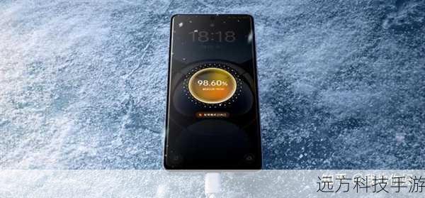 背面设计上,三星Galaxy A9 Pro与Galaxy S6如出一辙,一整块2.5D康宁大猩猩玻璃外加“激凸”摄像头的组合,既保证了手机的坚固耐用,又提升了整体的视觉美感,A9 Pro取消了背面下方的制造信息,使得整机的视觉感受更为一体化。