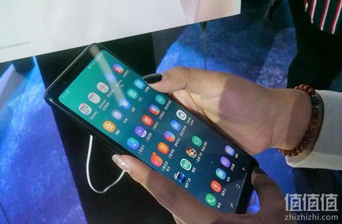 三星Galaxy A9 Pro还内置了多种屏幕显示模式,包括自适应模式、AMOLED影院模式等,用户可以根据不同的使用场景和需求,选择最适合自己的显示模式,以获得最佳的视觉体验。