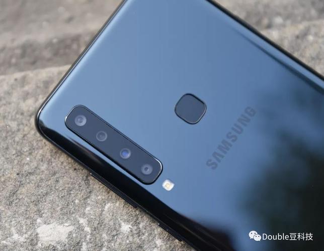 影像方面,三星Galaxy A9 Pro搭载了1600万像素的后置摄像头和800万像素的前置摄像头,这样的配置在当时来说已经相当出色,后置摄像头支持自动对焦、人脸识别、笑脸快门、连拍功能以及HDR等多种拍摄模式,能够满足用户在不同场景下的拍摄需求。