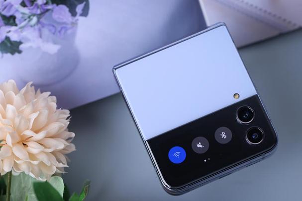 三星Galaxy A9 Pro(2016)作为一款大屏轻奢手机,在外观设计、配置性能、屏幕显示以及拍照效果等方面都表现出色,它继承了三星一贯的高品质和创新精神,为用户带来了极致的使用体验,虽然随着时间的推移,A9 Pro已经不再是市场上的最新产品,但其出色的性能和设计依然值得我们去回味和推荐,如果你正在寻找一款大屏、高性能、拍照出色的手机,那么三星Galaxy A9 Pro无疑是一个值得考虑的选择。