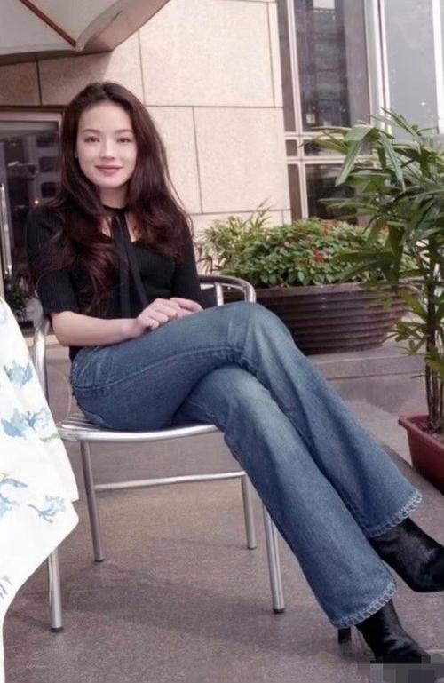 舒淇的成功也给了许多年轻演员们以启示,她告诉我们,只有不断努力、勇于挑战自我,才能在竞争激烈的演艺圈中立足,她的坚持和毅力激励着每一个有梦想的人,让他们相信只要付出足够的努力,就一定能够实现自己的目标。