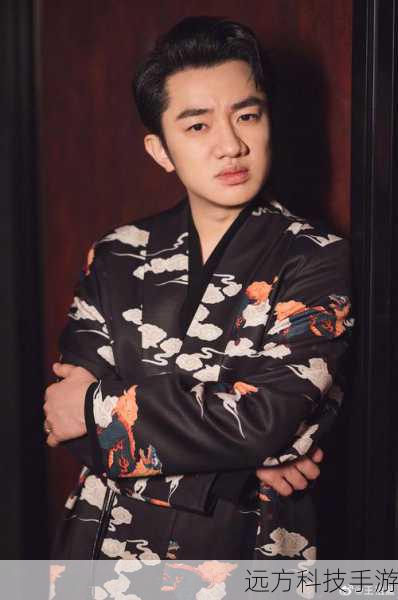 王祖蓝,这个名字在香港演艺圈乃至整个华语娱乐圈都有着独特的地位,他以其独特的幽默风格、出色的表演才华和极具感染力的个性,赢得了无数观众的喜爱和追捧,而他的电影作品更是丰富多彩,涵盖了各种不同的题材和风格。