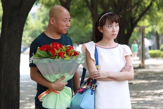 《还是夫妻》这部剧以其独特的视角和精彩的剧情,向我们展示了生活中的战斗和坚持的重要性,而刘律师的扮演者则通过自己的出色表演,为这部剧增添了一份独特的魅力,让我们一起在这部剧中,感受战斗的力量,探寻生活的真谛,共同迈向更加美好的未来,无论是在剧中还是在现实生活中,我们都要像剧中的角色一样,勇敢地去战斗,去追求自己的幸福和梦想,因为只有通过战斗,我们才能真正地成长,才能在这个纷繁复杂的世界中找到属于自己的位置,让我们一起为了自己的目标而努力战斗吧!