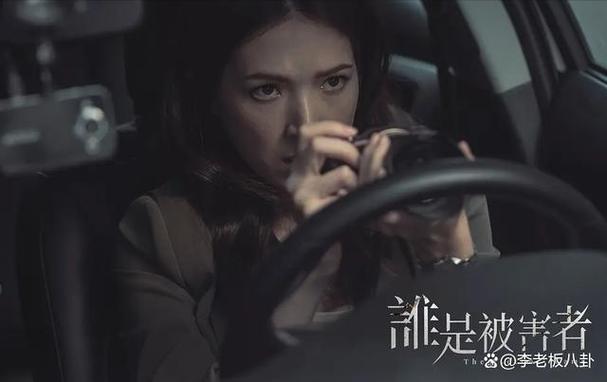 从剧情的发展来看,33 集的情节设置非常紧凑且富有张力,每一个场景、每一句台词都蕴含着深刻的情感和意义,比如肖然在与韩灵争吵后的沉默,那种无奈和悔恨通过他的眼神和表情展现得淋漓尽致,而韩灵在决定离开肖然时的坚定与决绝,也让我们看到了她内心的痛苦已经达到了顶点,这些细节的刻画让观众能够更加深入地理解人物的内心世界,增强了剧情的感染力。