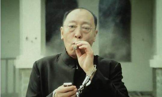 从他的每一个眼神、每一个表情、每一个动作中,我们都能感受到卢宝磊的情感波动,淮文赋予了这个角色灵魂,让观众能够真切地体会到他的喜怒哀乐,无论是面对危机时的紧张与果敢,还是在情感纠葛中的无奈与痛苦,淮文都演绎得入木三分。
