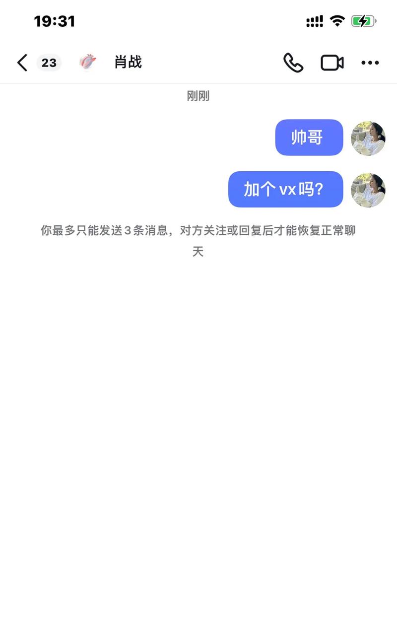 在第 1 集中,我们看到了步音楼的成长,她从一个懵懂无知的少女逐渐变得坚强和勇敢,肖铎的形象也更加立体,他的冷酷外表下隐藏着一颗炽热的心。