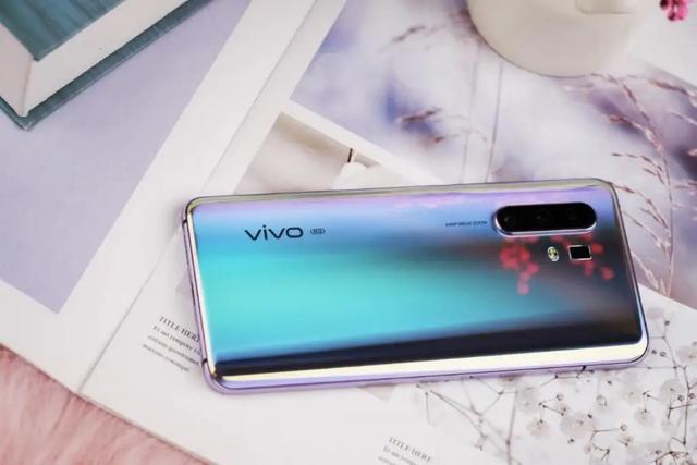 通过vivo X3系列手机的图片我们不仅能够欣赏到一幅幅令人心旷神怡的视觉盛宴更能深刻感受到vivo对于科技创新与美学追求的执着与坚持,这正是vivo之所以能够在激烈的市场竞争中脱颖而出的关键所在。