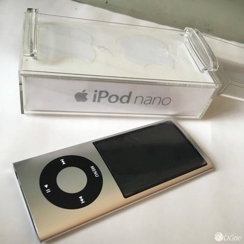 iPod nano5代虽然体积小巧,但其摄像功能却毫不逊色,它配备了高质量的摄像头,能够拍摄出清晰流畅的视频,无论是家庭聚会、旅行风光还是日常趣事,都能轻松捕捉,留下珍贵回忆,虽然受限于当时的技术条件,其分辨率可能无法与当今的专业相机相媲美,但在同类型产品中已属上乘,足以满足大多数用户的日常需求。